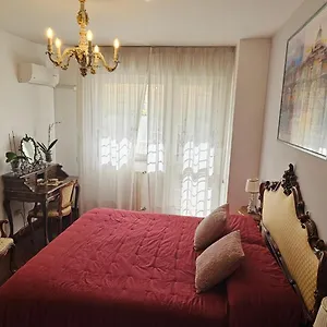 Bed & Breakfast Stanza Classica Eur Tintoretto, Rome